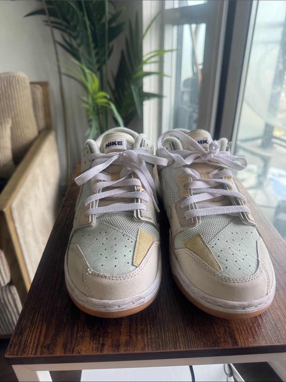 Nike Kids Low-Top Sneakers in White and Cream with Pale Green Accents